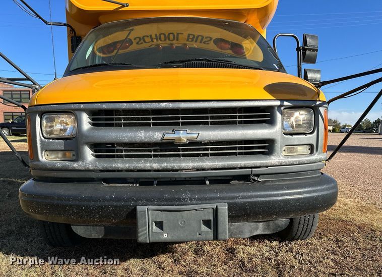 image for item NP9683 2002 Chevrolet Express 3500  school bus