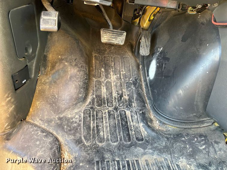 image for item NP9683 2002 Chevrolet Express 3500  school bus