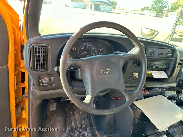 image for item NP9683 2002 Chevrolet Express 3500  school bus