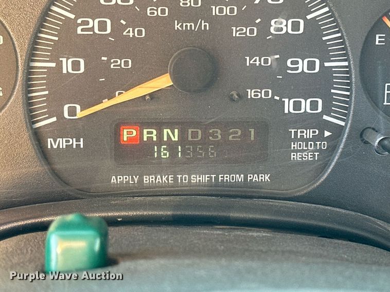 image for item NP9683 2002 Chevrolet Express 3500  school bus