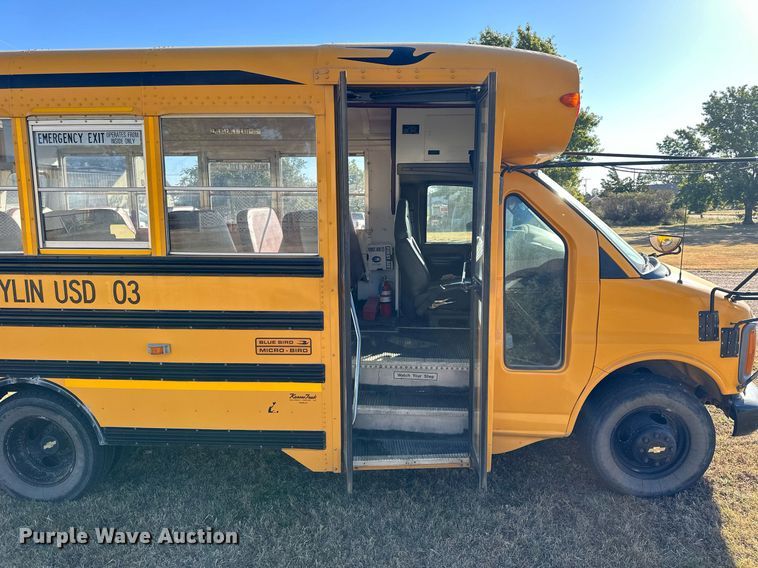 image for item NP9683 2002 Chevrolet Express 3500  school bus