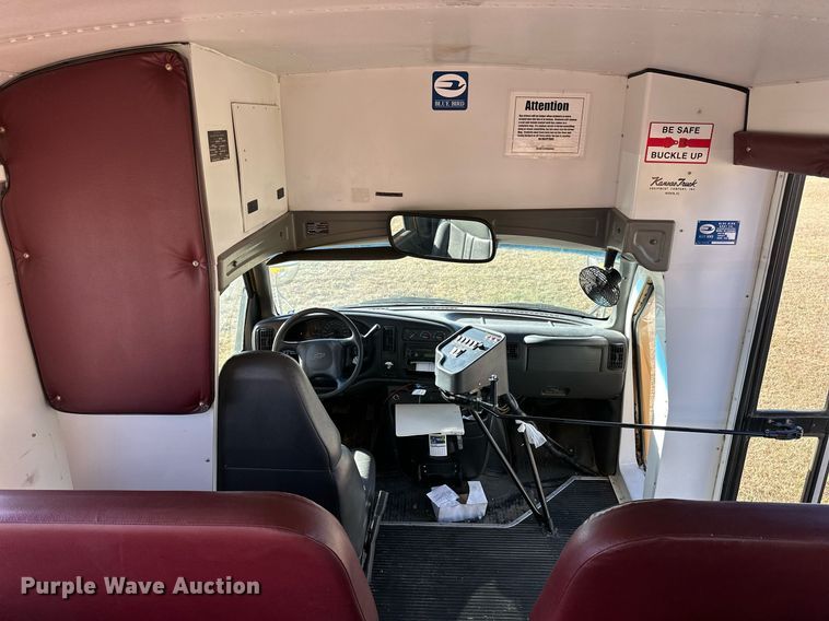 image for item NP9683 2002 Chevrolet Express 3500  school bus