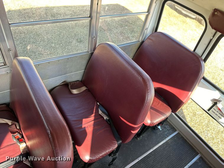 image for item NP9683 2002 Chevrolet Express 3500  school bus
