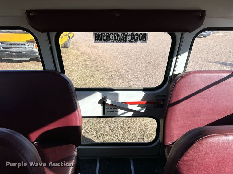 image for item NP9683 2002 Chevrolet Express 3500  school bus