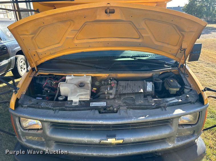image for item NP9683 2002 Chevrolet Express 3500  school bus