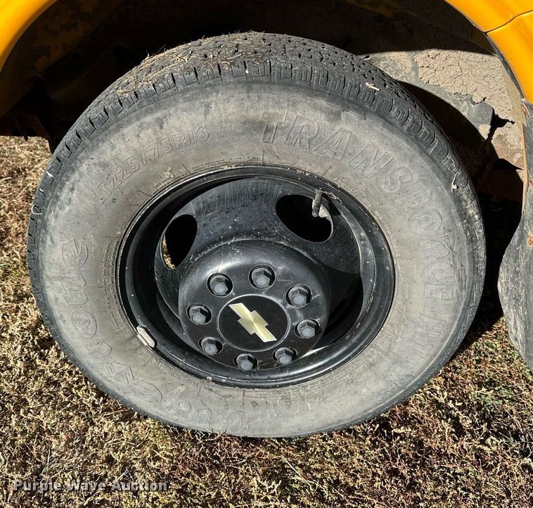image for item NP9683 2002 Chevrolet Express 3500  school bus