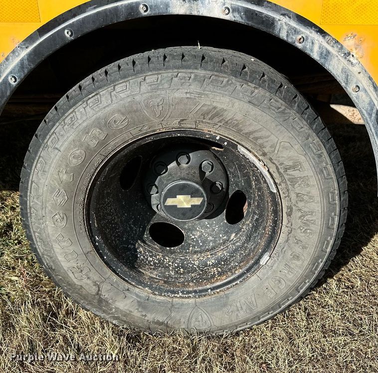 image for item NP9683 2002 Chevrolet Express 3500  school bus