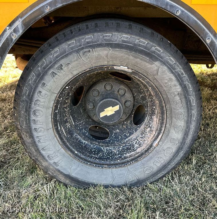 image for item NP9683 2002 Chevrolet Express 3500  school bus