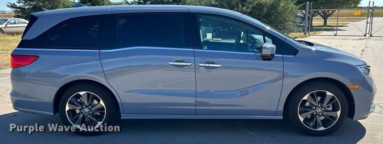 image for item NP9697 2023 Honda Odyssey Elite  van