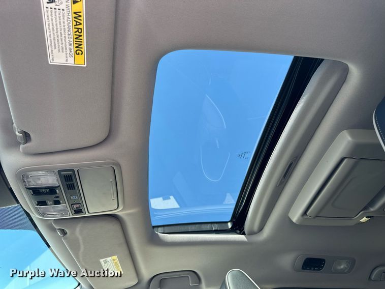 image for item NP9697 2023 Honda Odyssey Elite  van