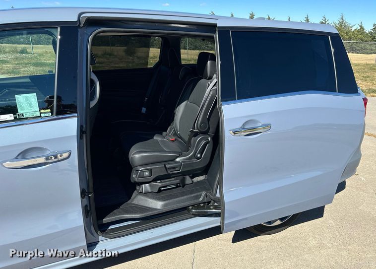 image for item NP9697 2023 Honda Odyssey Elite  van