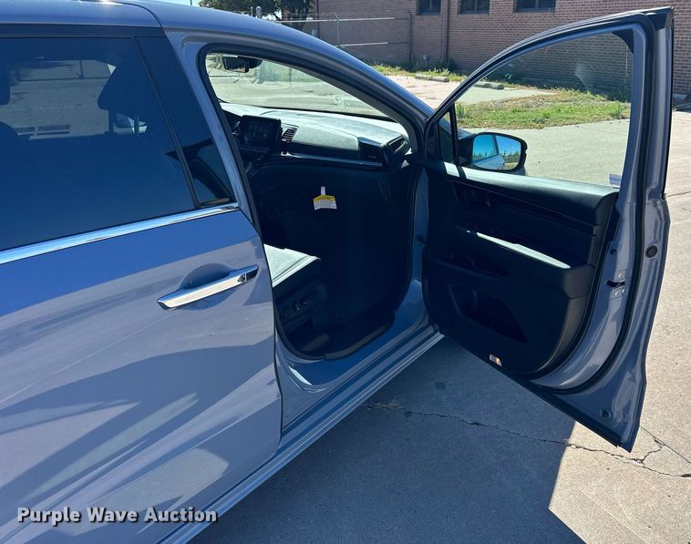 image for item NP9697 2023 Honda Odyssey Elite  van