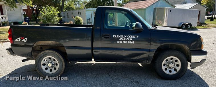 image for item NQ9858 2005 Chevrolet  Silverado 1500 pickup truck