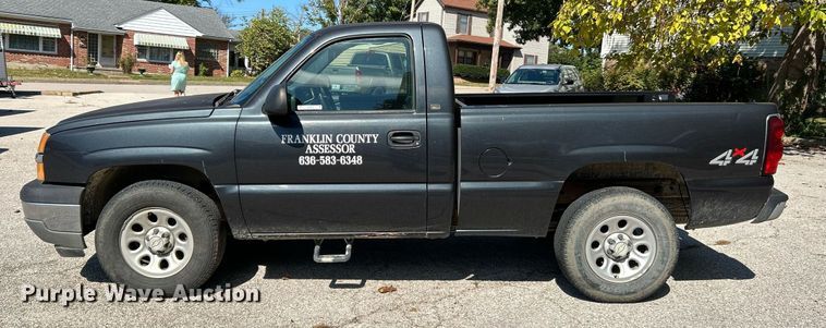 image for item NQ9858 2005 Chevrolet  Silverado 1500 pickup truck