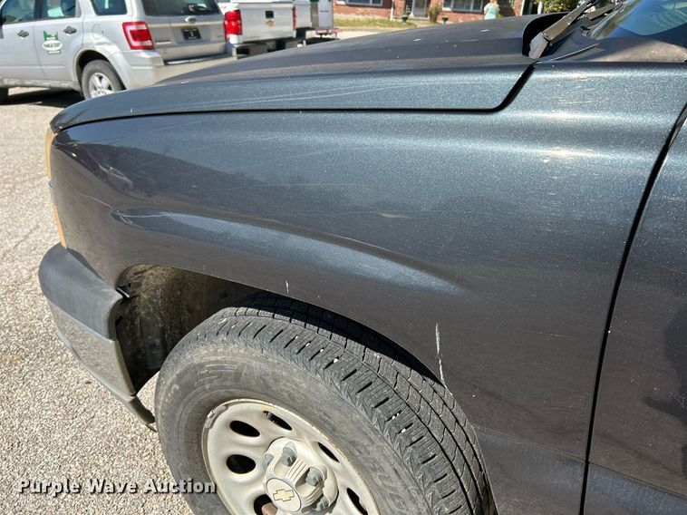 image for item NQ9858 2005 Chevrolet  Silverado 1500 pickup truck