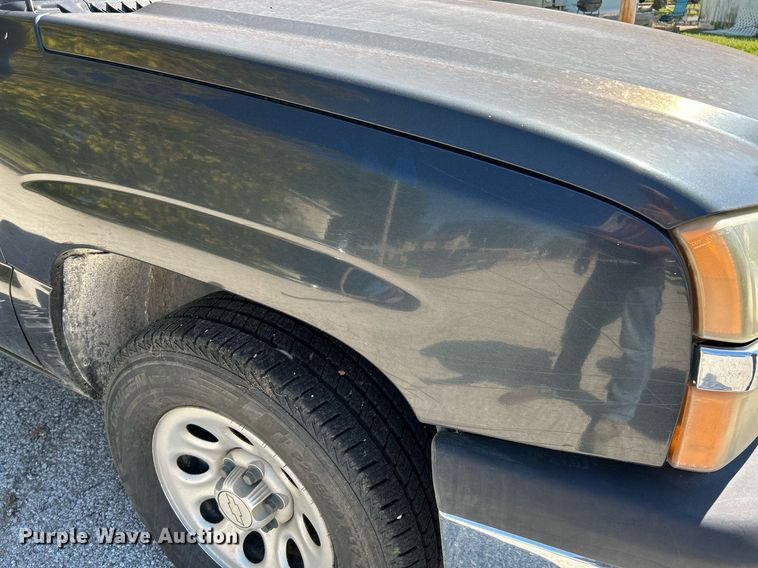 image for item NQ9858 2005 Chevrolet  Silverado 1500 pickup truck