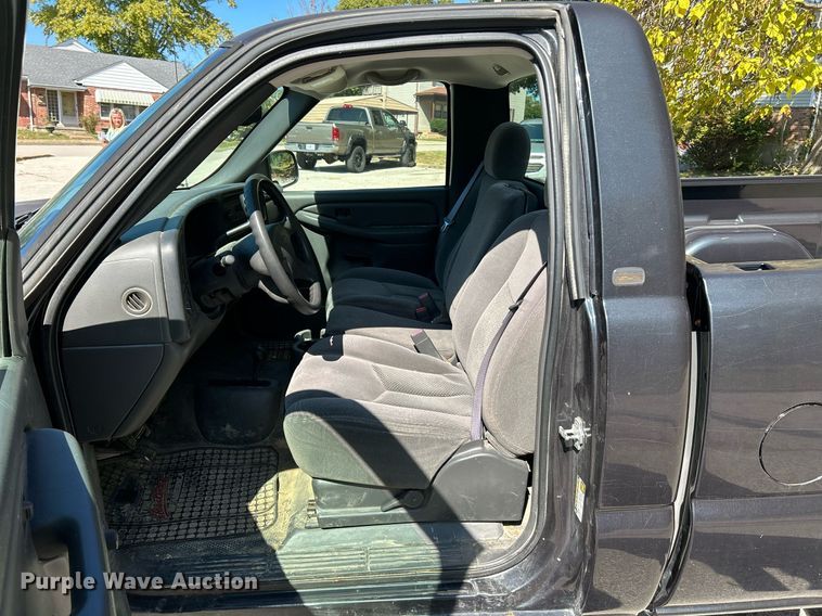 image for item NQ9858 2005 Chevrolet  Silverado 1500 pickup truck