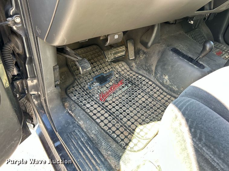 image for item NQ9858 2005 Chevrolet  Silverado 1500 pickup truck