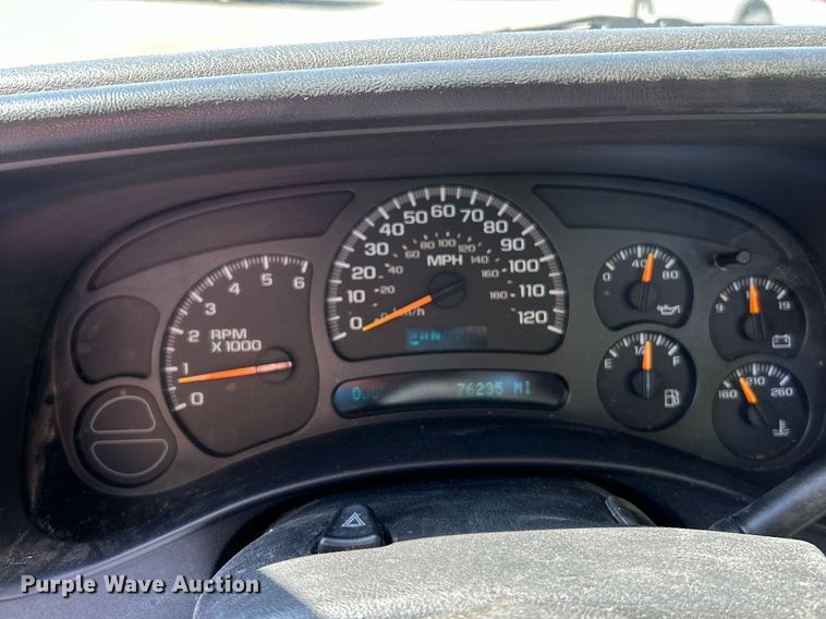 image for item NQ9858 2005 Chevrolet  Silverado 1500 pickup truck