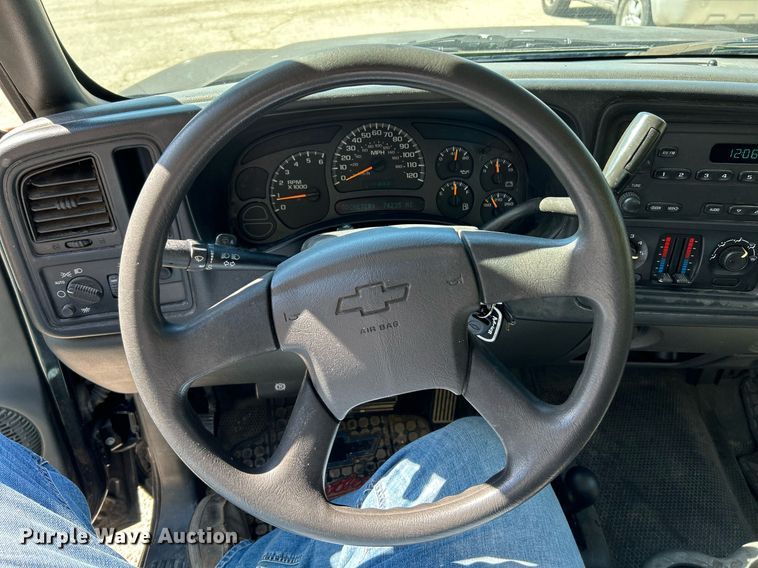 image for item NQ9858 2005 Chevrolet  Silverado 1500 pickup truck