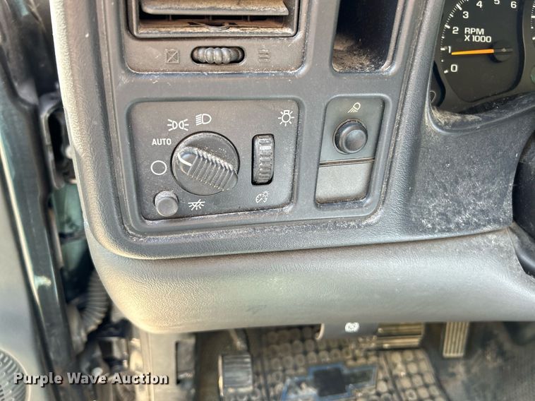 image for item NQ9858 2005 Chevrolet  Silverado 1500 pickup truck