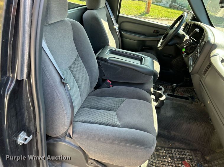 image for item NQ9858 2005 Chevrolet  Silverado 1500 pickup truck