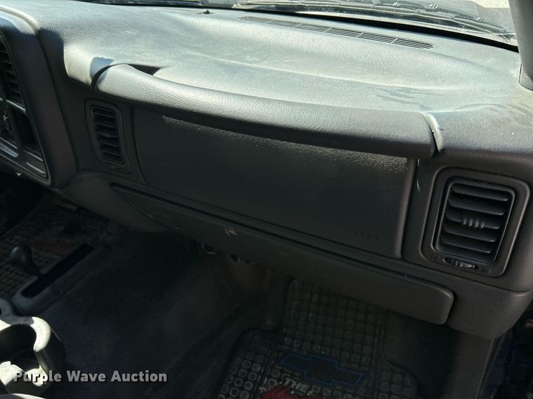 image for item NQ9858 2005 Chevrolet  Silverado 1500 pickup truck