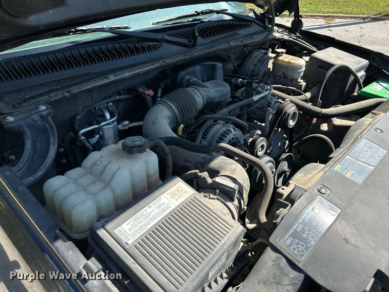 image for item NQ9858 2005 Chevrolet  Silverado 1500 pickup truck