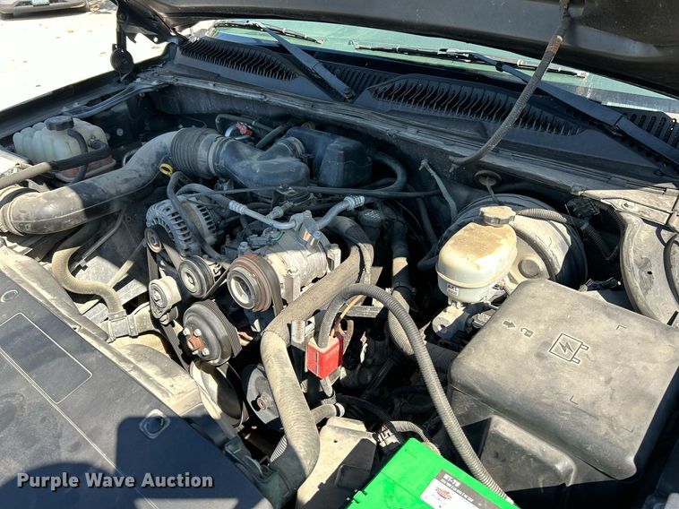 image for item NQ9858 2005 Chevrolet  Silverado 1500 pickup truck