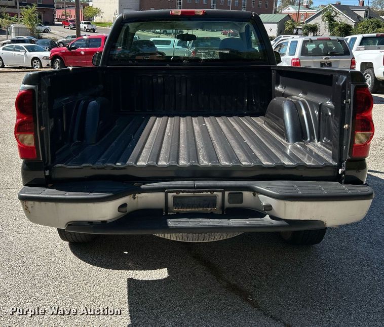 image for item NQ9858 2005 Chevrolet  Silverado 1500 pickup truck