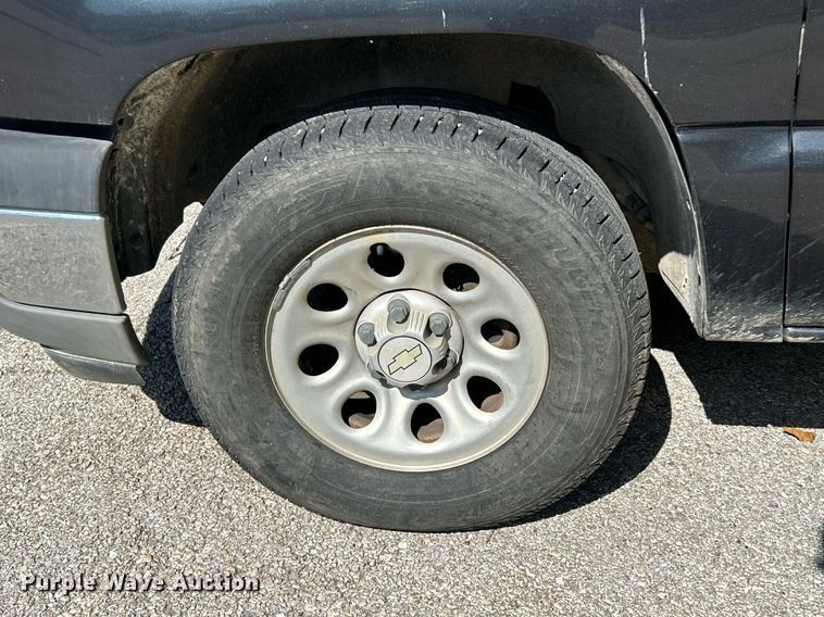 image for item NQ9858 2005 Chevrolet  Silverado 1500 pickup truck