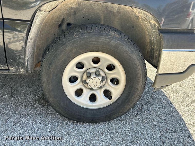 image for item NQ9858 2005 Chevrolet  Silverado 1500 pickup truck