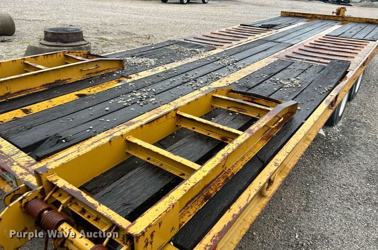 image for item NQ9900 1996 Dynaweld  tilt deck equipment trailer