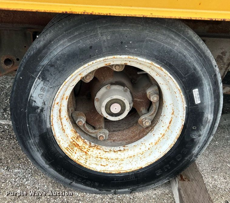 image for item NQ9900 1996 Dynaweld  tilt deck equipment trailer