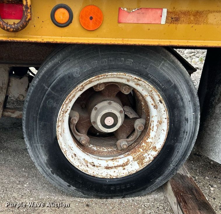 image for item NQ9900 1996 Dynaweld  tilt deck equipment trailer