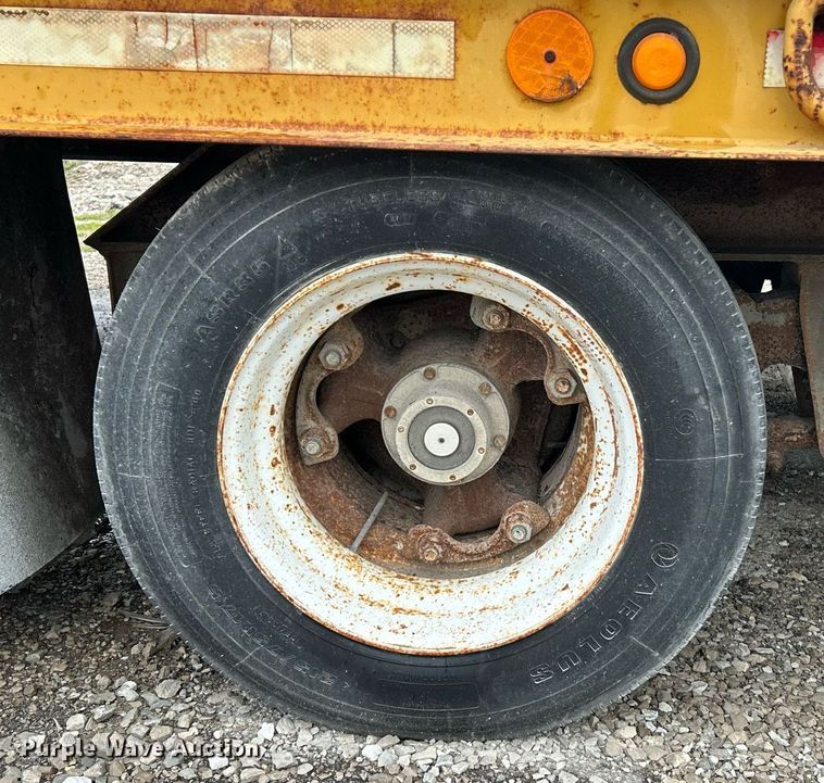 image for item NQ9900 1996 Dynaweld  tilt deck equipment trailer