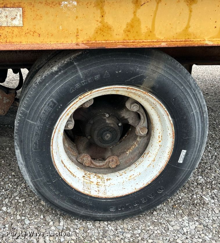 image for item NQ9900 1996 Dynaweld  tilt deck equipment trailer