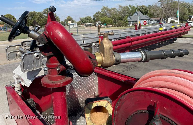 image for item NX9834 1994 Pierce Arrow  fire truck