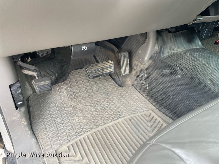 image for item NX9846 2005 Chevrolet Suburban  SUV