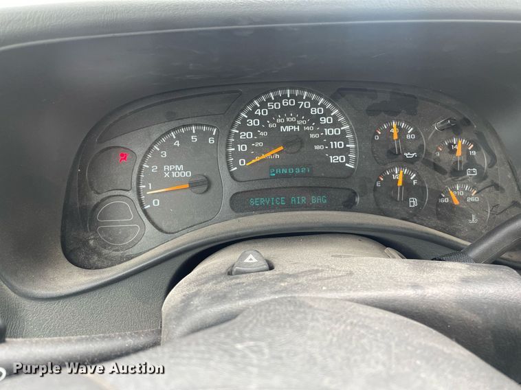 image for item NX9846 2005 Chevrolet Suburban  SUV