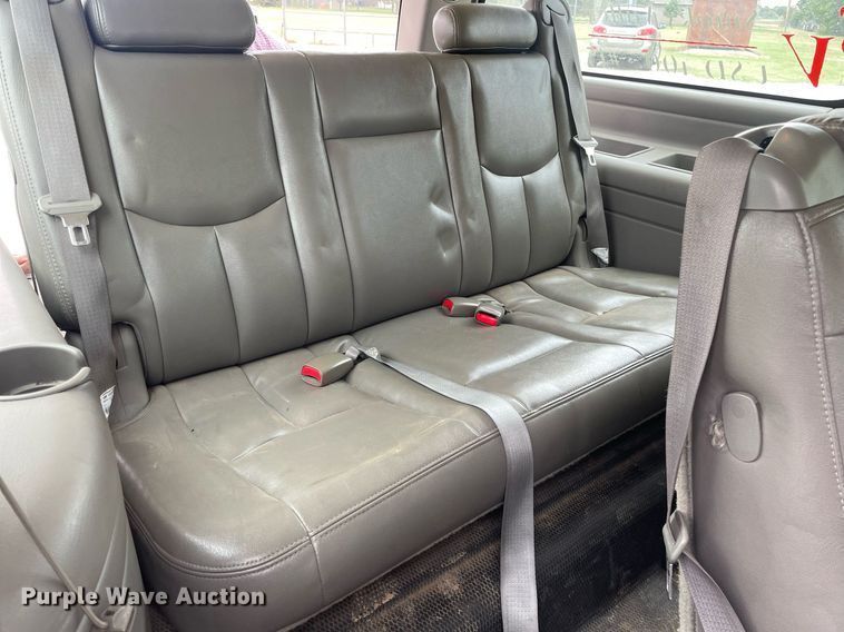 image for item NX9846 2005 Chevrolet Suburban  SUV