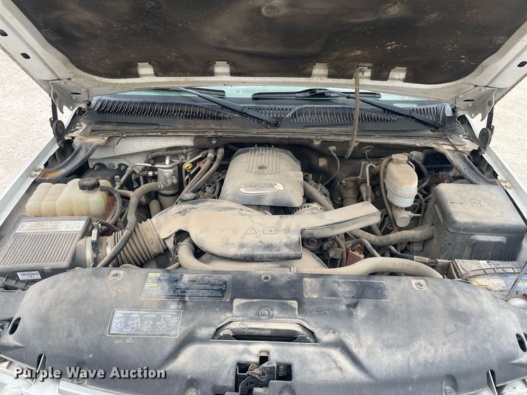 image for item NX9846 2005 Chevrolet Suburban  SUV