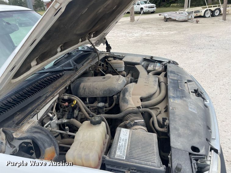 image for item NX9846 2005 Chevrolet Suburban  SUV