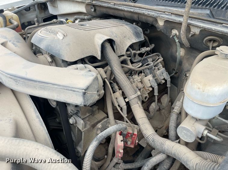 image for item NX9846 2005 Chevrolet Suburban  SUV