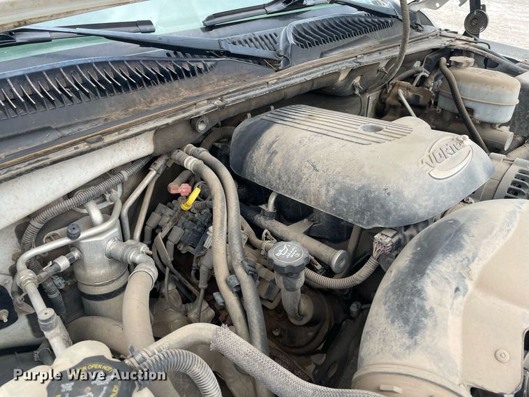 image for item NX9846 2005 Chevrolet Suburban  SUV