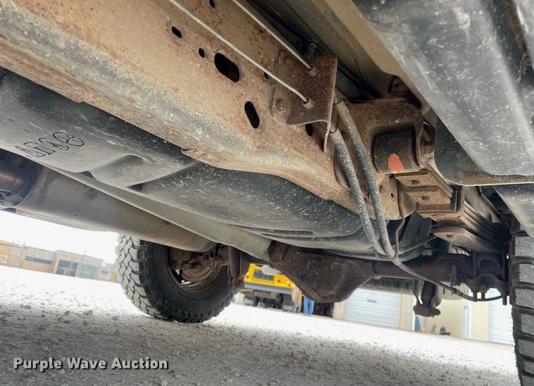 image for item NX9846 2005 Chevrolet Suburban  SUV