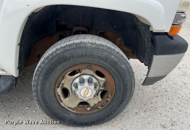 image for item NX9846 2005 Chevrolet Suburban  SUV