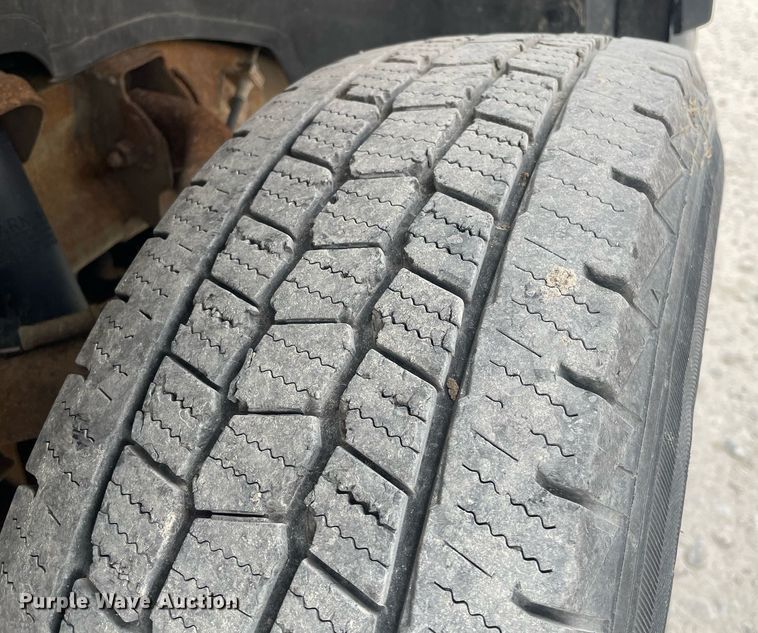 image for item NX9846 2005 Chevrolet Suburban  SUV