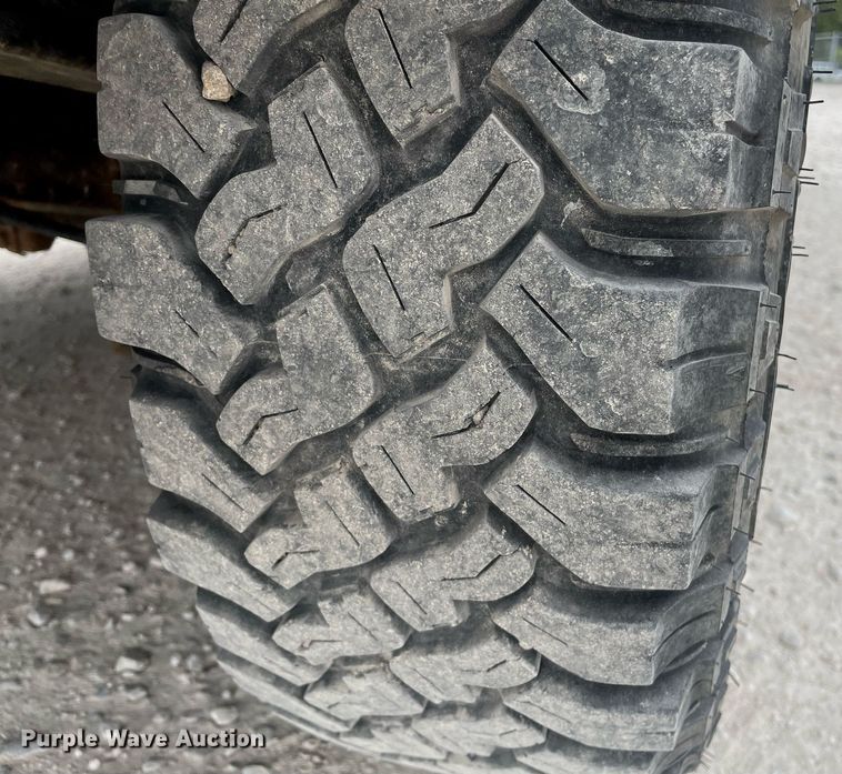 image for item NX9846 2005 Chevrolet Suburban  SUV