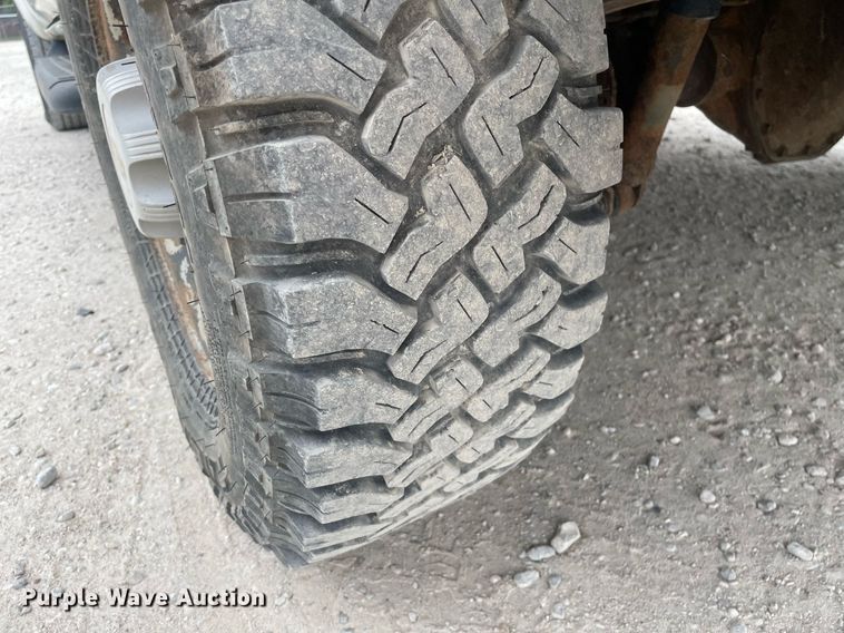 image for item NX9846 2005 Chevrolet Suburban  SUV